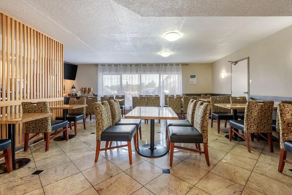 Quality Inn & Suites 5585 Ambler Drive Mississauga Ontario 3*,  Canada