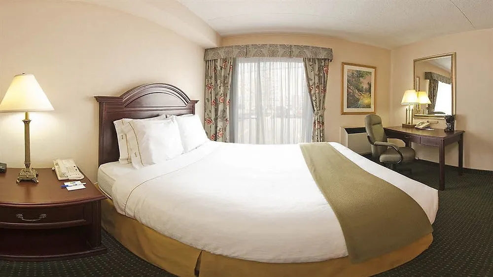 Quality Inn & Suites 5585 Ambler Drive Mississauga Ontario