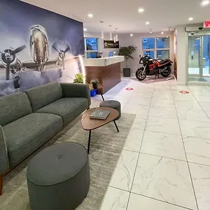 ** Hotel Clarion Pointe Airport Canadá