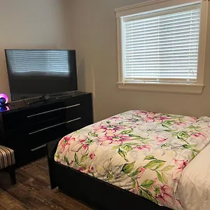  Holiday home Spacious !!! Newer 2 Bedrooms Entire !! Near Airport !!!! Canada