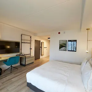 Bloom Mississauga, Tapestry Collection By Hilton Hotel