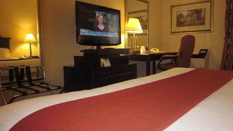 Quality Inn & Suites 5585 Ambler Drive Mississauga Ontario Canada