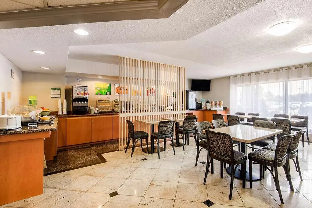 Quality Inn & Suites 5585 Ambler Drive Mississauga Ontario 3*,