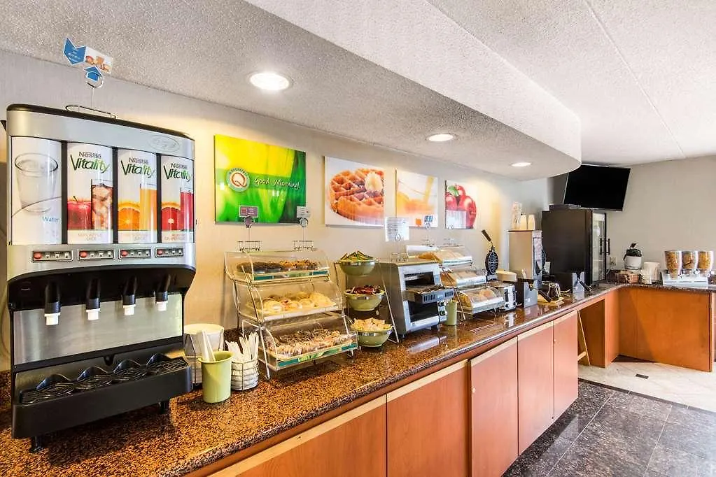 Quality Inn & Suites 5585 Ambler Drive Mississauga Ontario Hotel