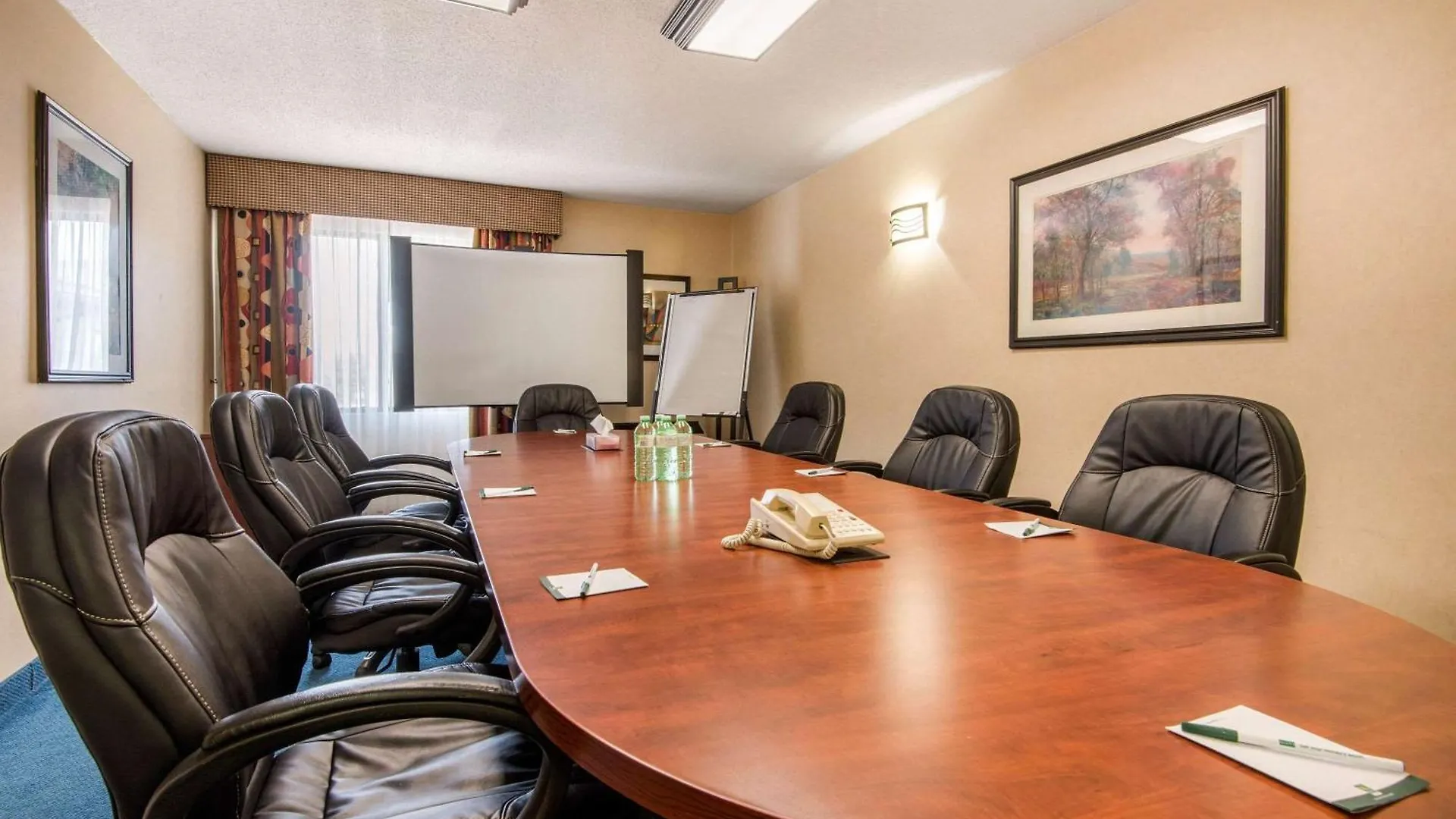 Hotel Quality Inn & Suites 5585 Ambler Drive Mississauga Ontario