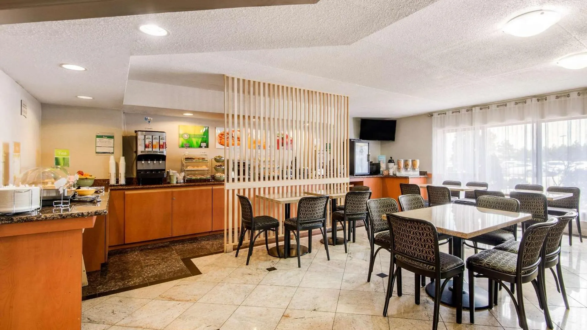Quality Inn & Suites 5585 Ambler Drive Mississauga Ontario 3*,