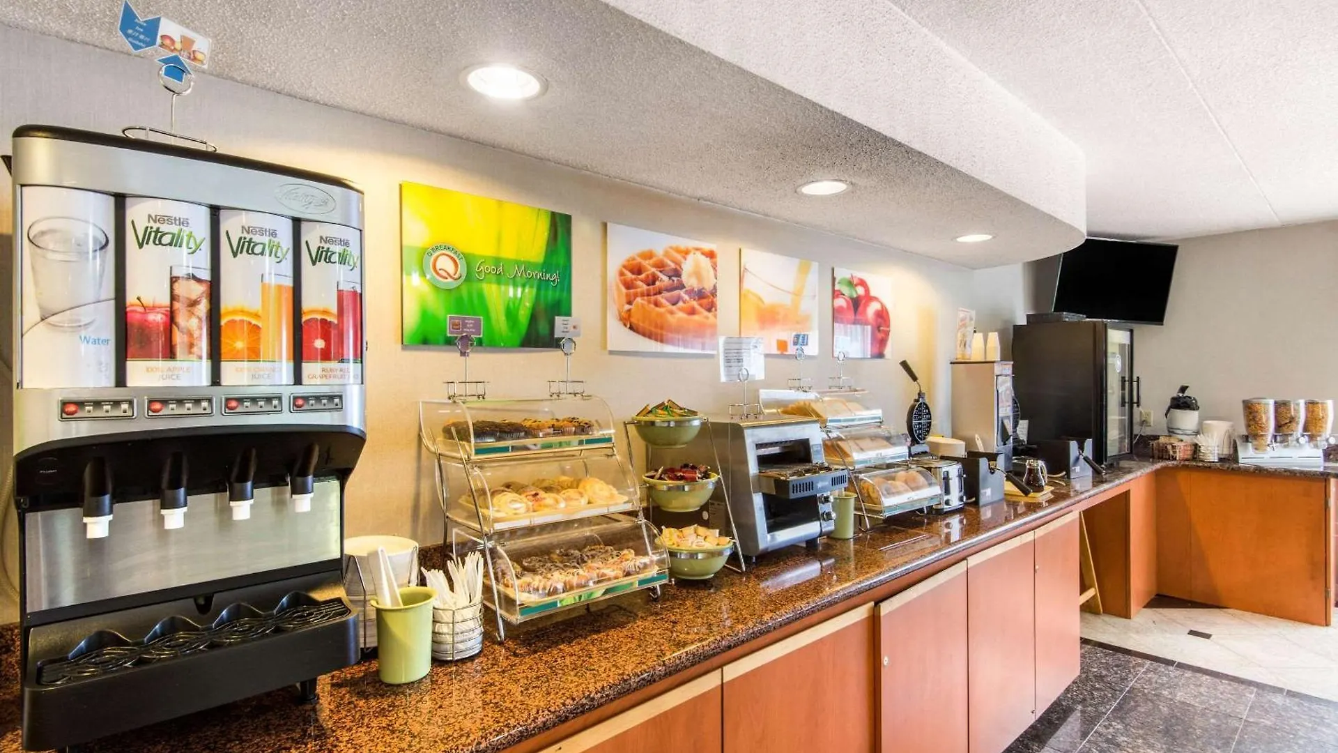 Hotel Quality Inn & Suites 5585 Ambler Drive Mississauga Ontario