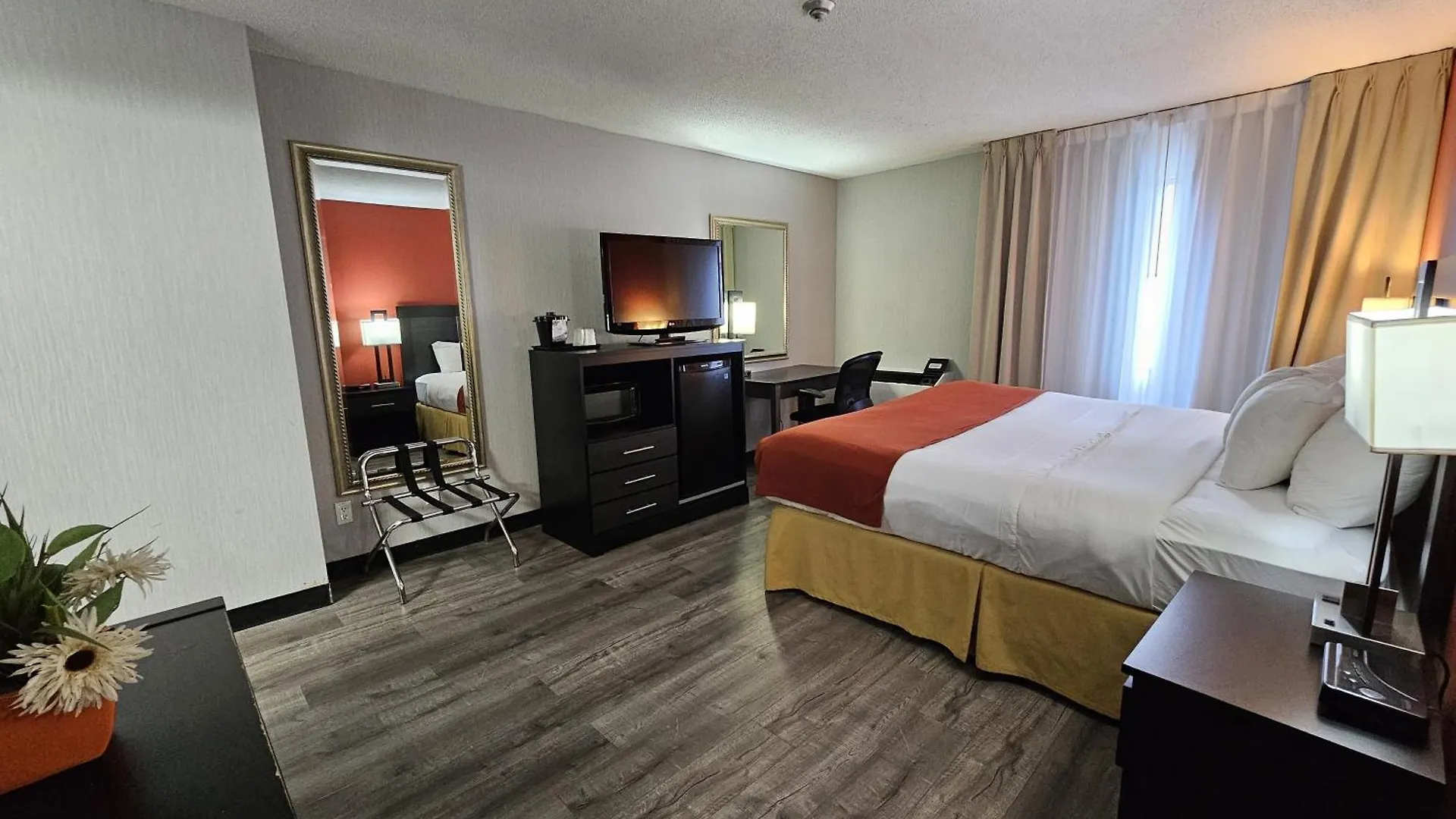 Hotel Quality Inn & Suites 5585 Ambler Drive Mississauga Ontario