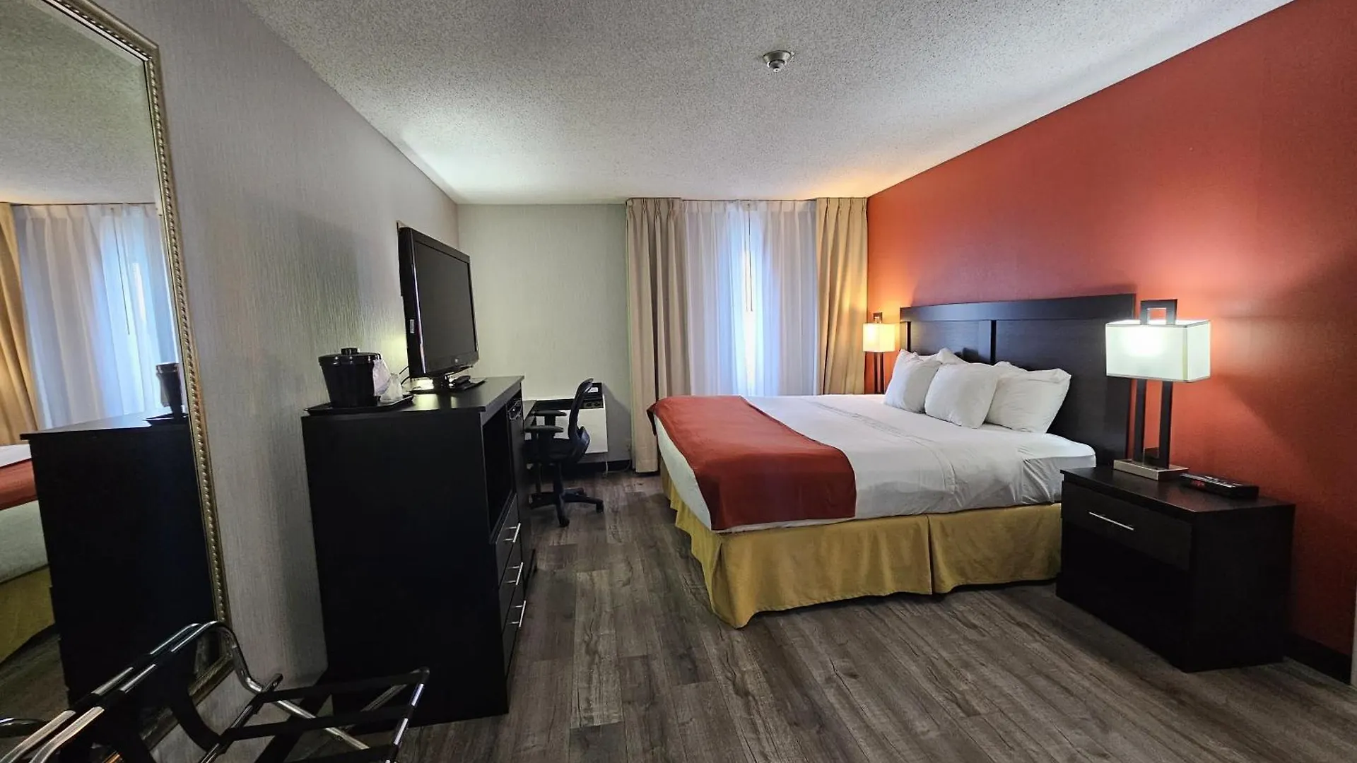 Quality Inn & Suites 5585 Ambler Drive Mississauga Ontario 3*,  Canada