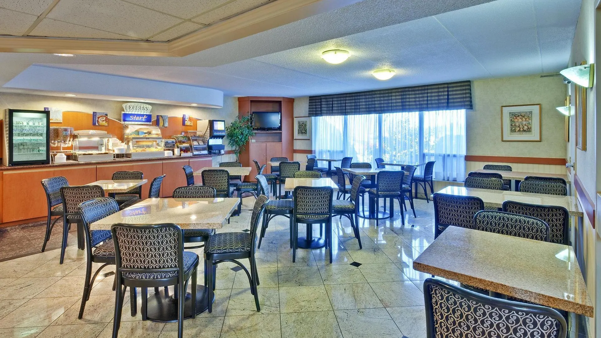 Quality Inn & Suites 5585 Ambler Drive Mississauga Ontario