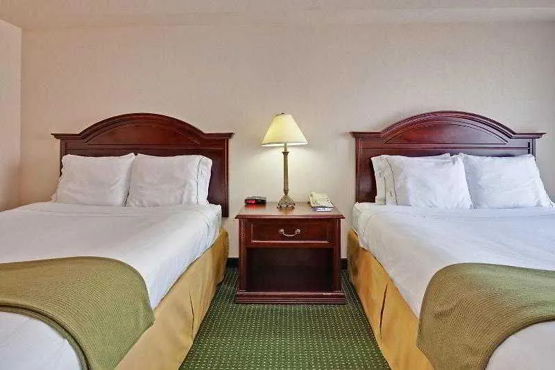 Quality Inn & Suites 5585 Ambler Drive Mississauga Ontario