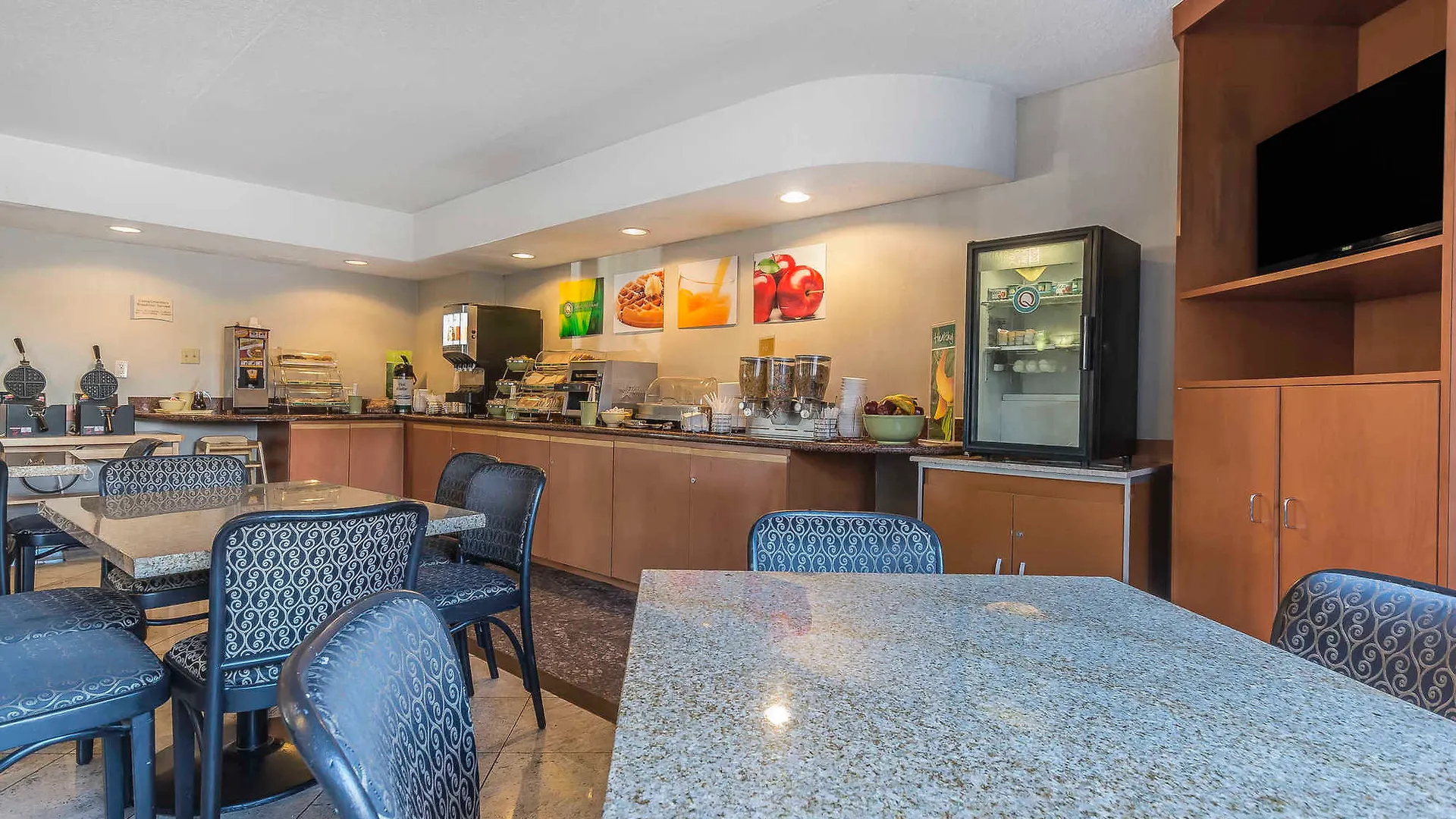 Quality Inn & Suites 5585 Ambler Drive Mississauga Ontario Hotel