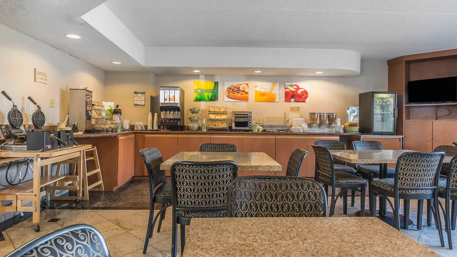 Quality Inn & Suites 5585 Ambler Drive Mississauga Ontario