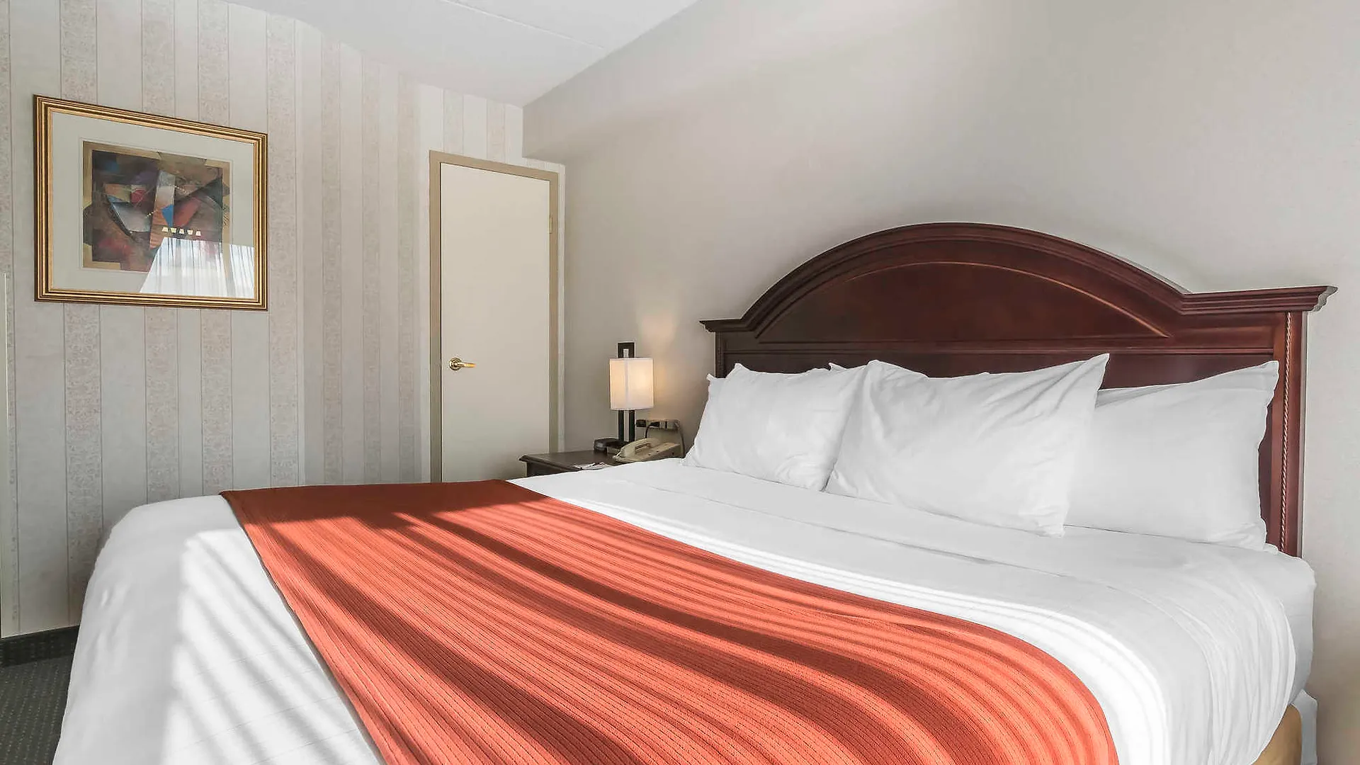 *** Hotel Quality Inn & Suites 5585 Ambler Drive Mississauga Ontario Canada