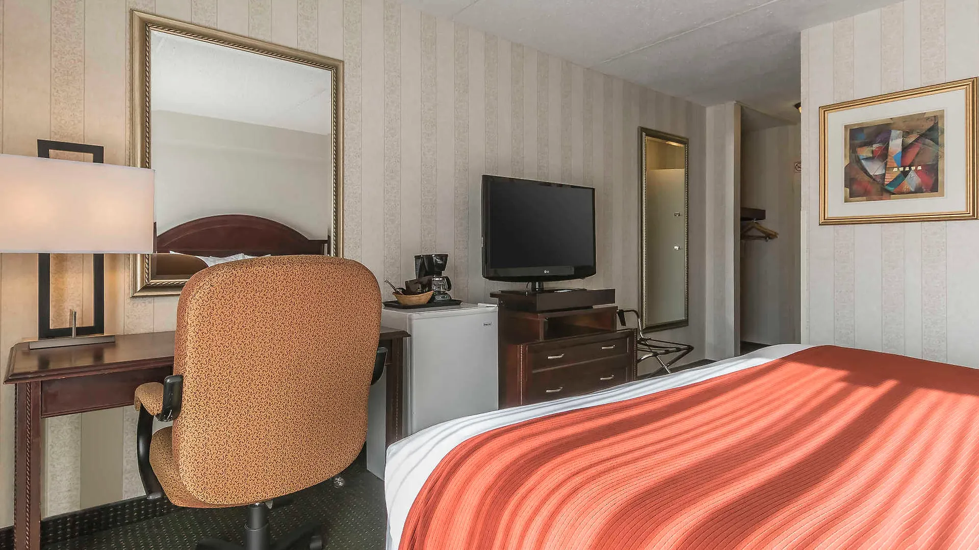 Quality Inn & Suites 5585 Ambler Drive Mississauga Ontario