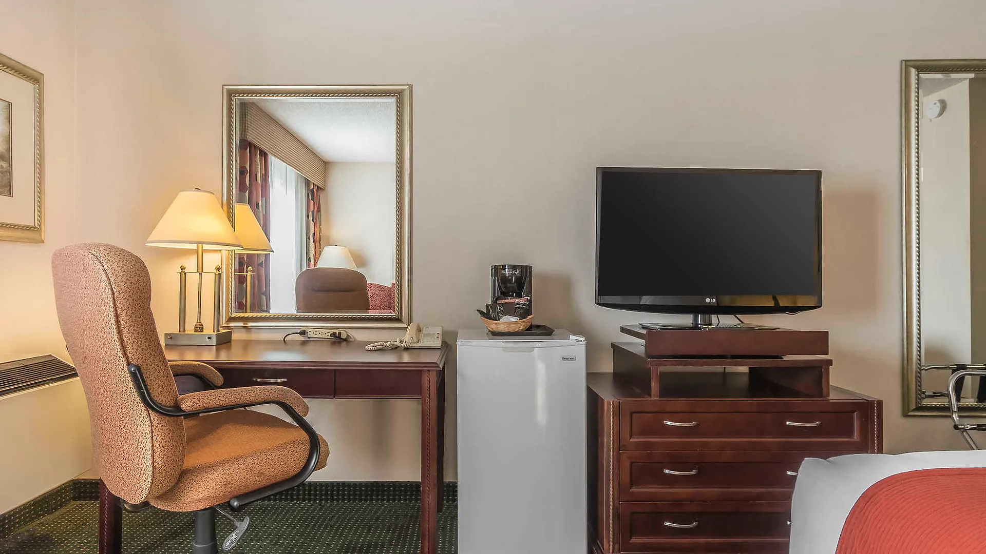 Quality Inn & Suites 5585 Ambler Drive Mississauga Ontario Hotel