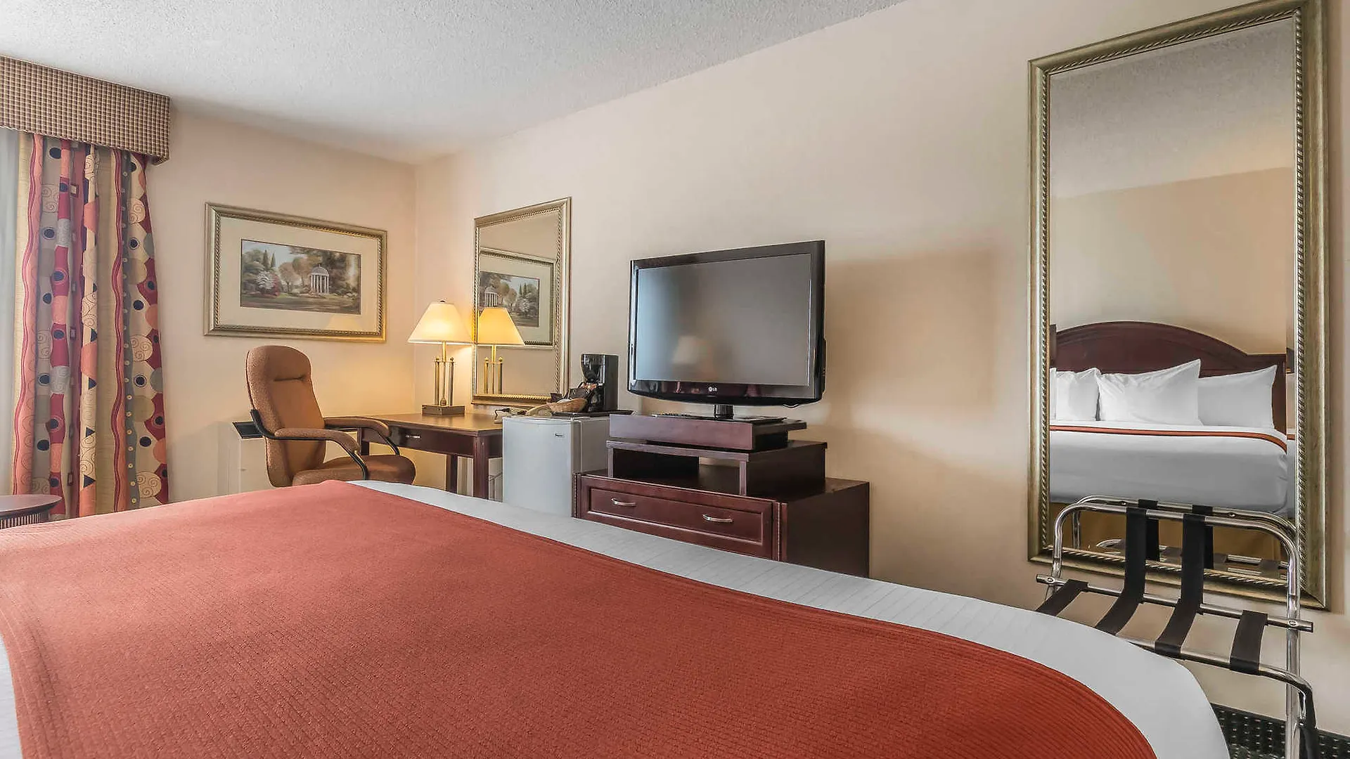 Quality Inn & Suites 5585 Ambler Drive Mississauga Ontario