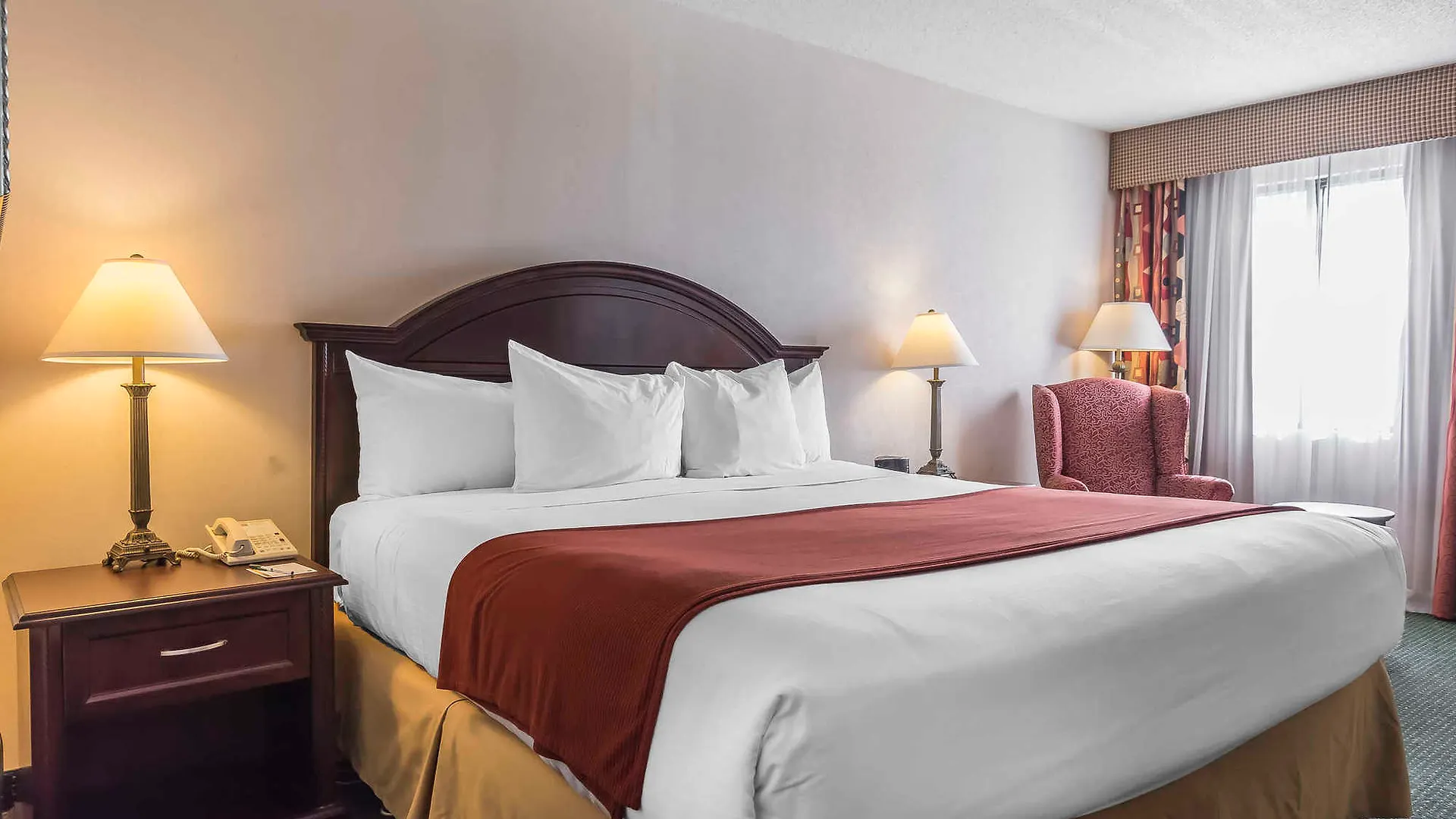 Quality Inn & Suites 5585 Ambler Drive Mississauga Ontario Canada
