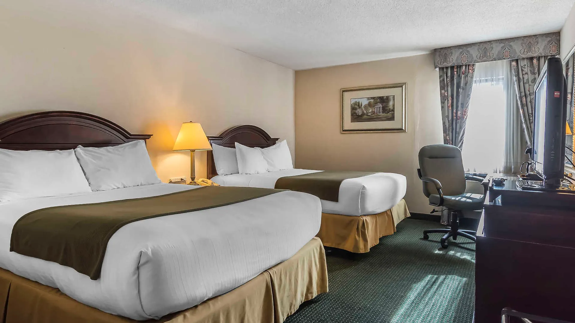 Quality Inn & Suites 5585 Ambler Drive Mississauga Ontario Hotel