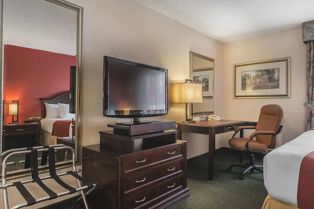 Hotel Quality Inn & Suites 5585 Ambler Drive Mississauga Ontario