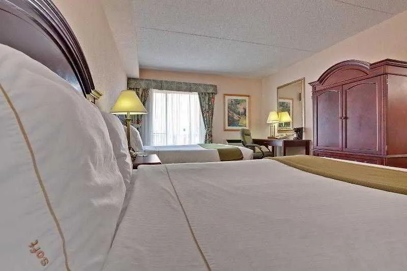 Quality Inn & Suites 5585 Ambler Drive Mississauga Ontario Canada