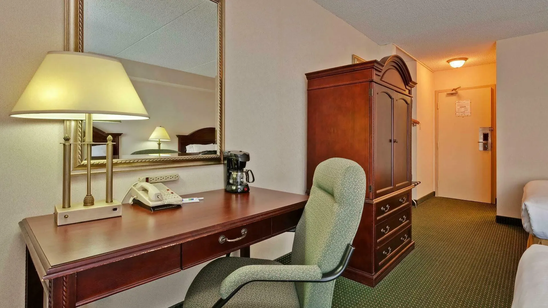 *** Hotel Quality Inn & Suites 5585 Ambler Drive Mississauga Ontario Canada