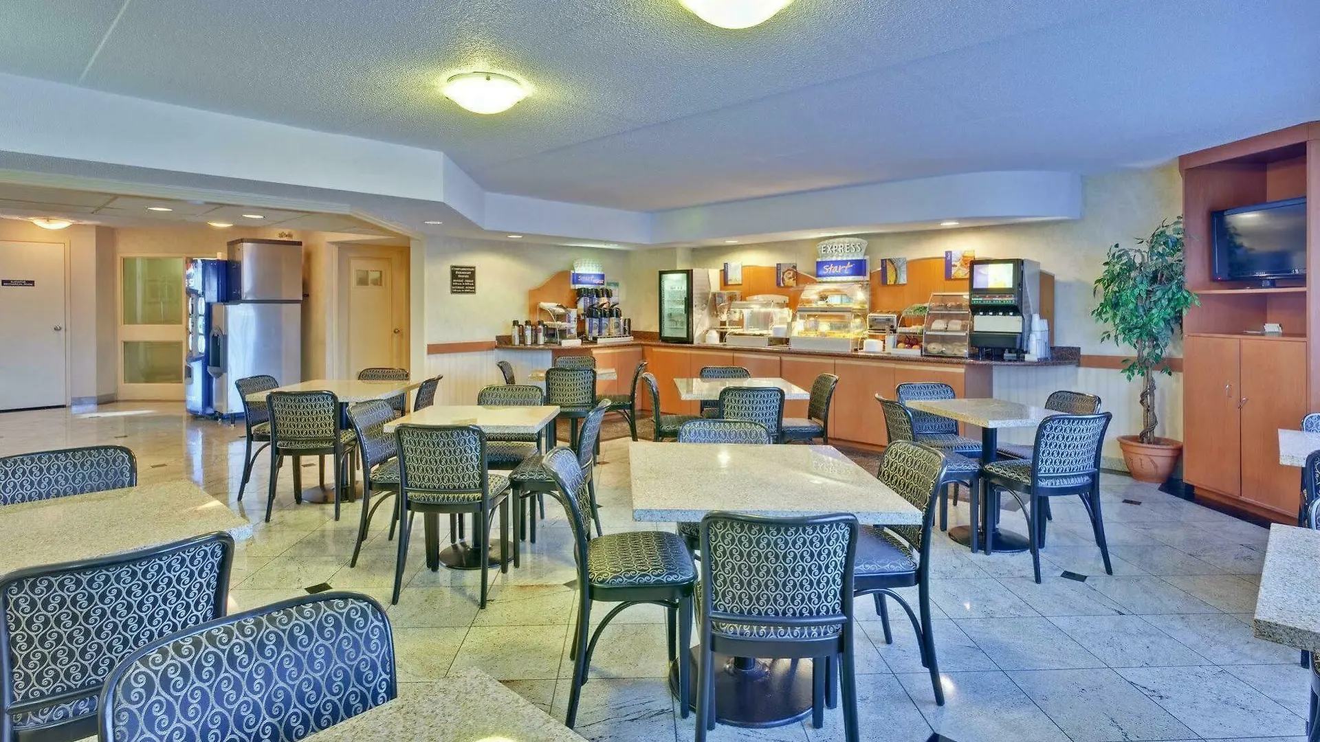 Quality Inn & Suites 5585 Ambler Drive Mississauga Ontario
