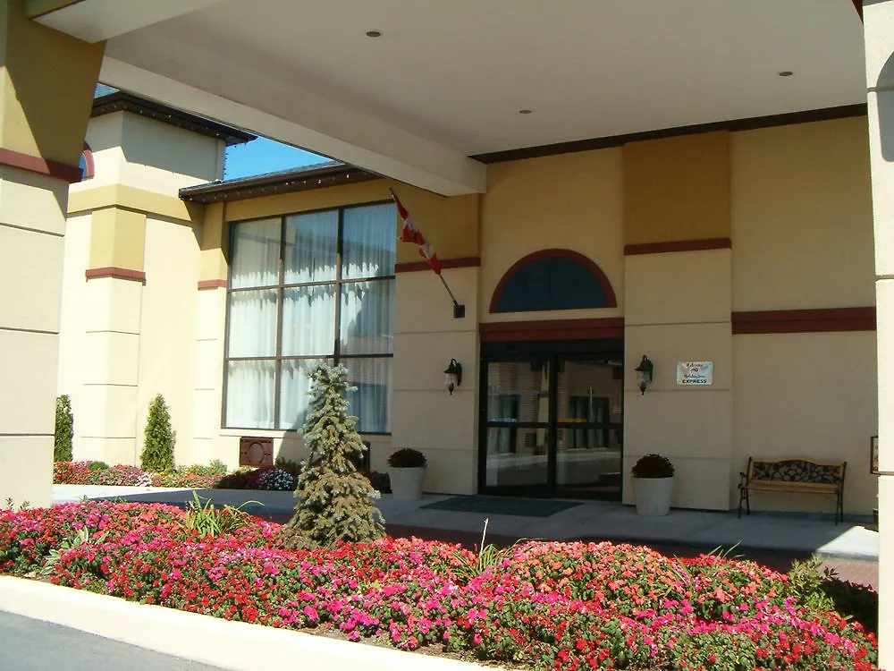 Quality Inn & Suites 5585 Ambler Drive Mississauga Ontario 3*,  Canada