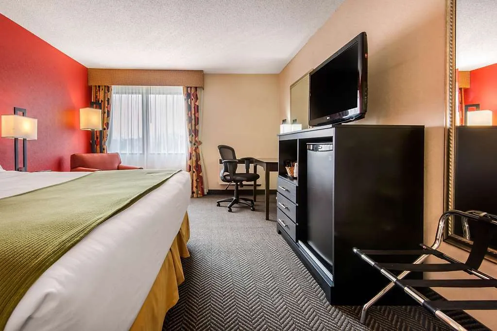 Quality Inn & Suites 5585 Ambler Drive Mississauga Ontario