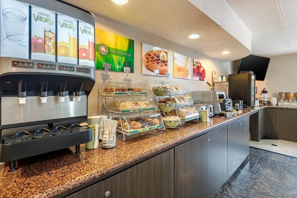 Quality Inn & Suites 5585 Ambler Drive Mississauga Ontario Kanada